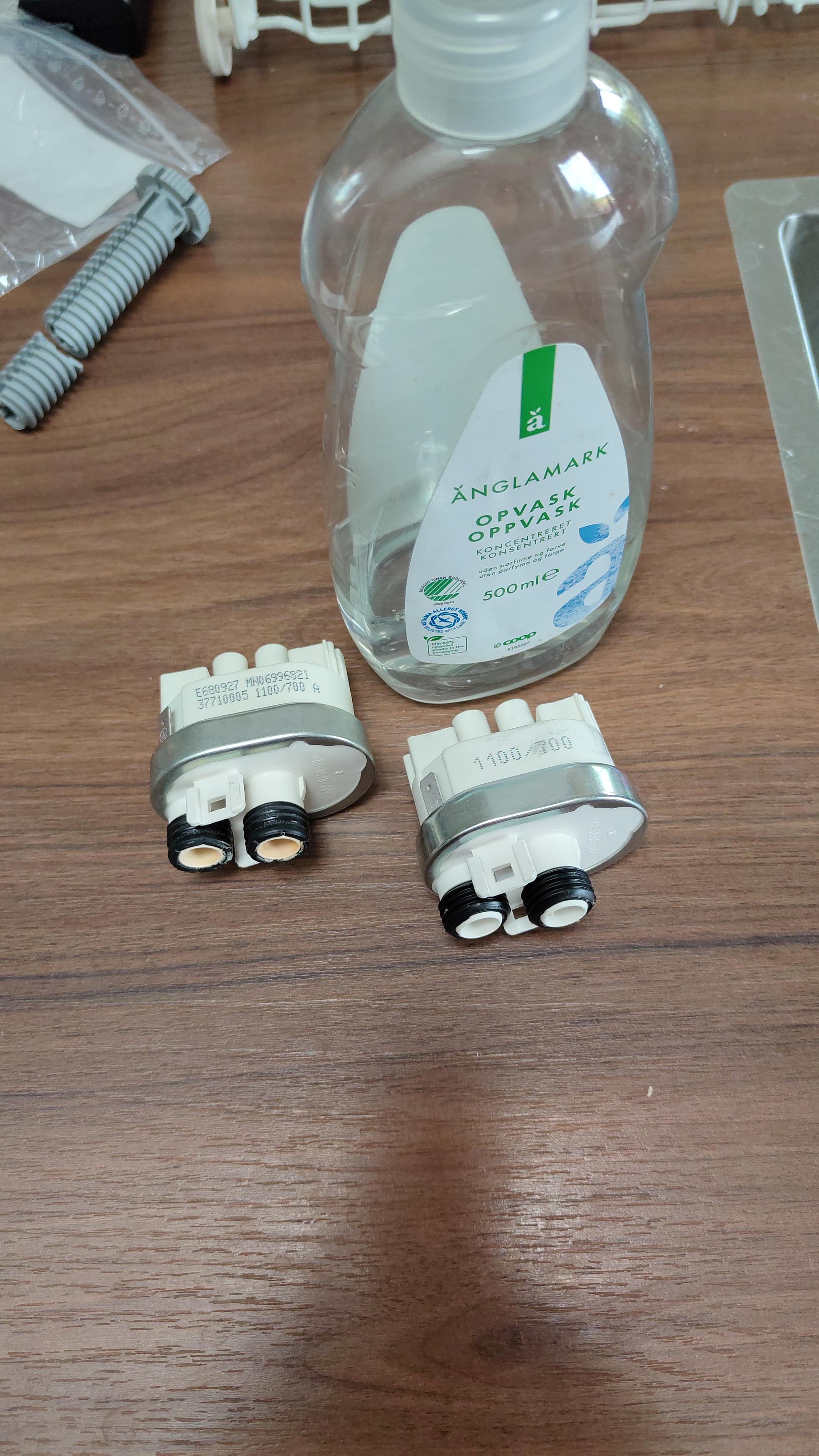 2 trykføleren og opvaskemiddel.