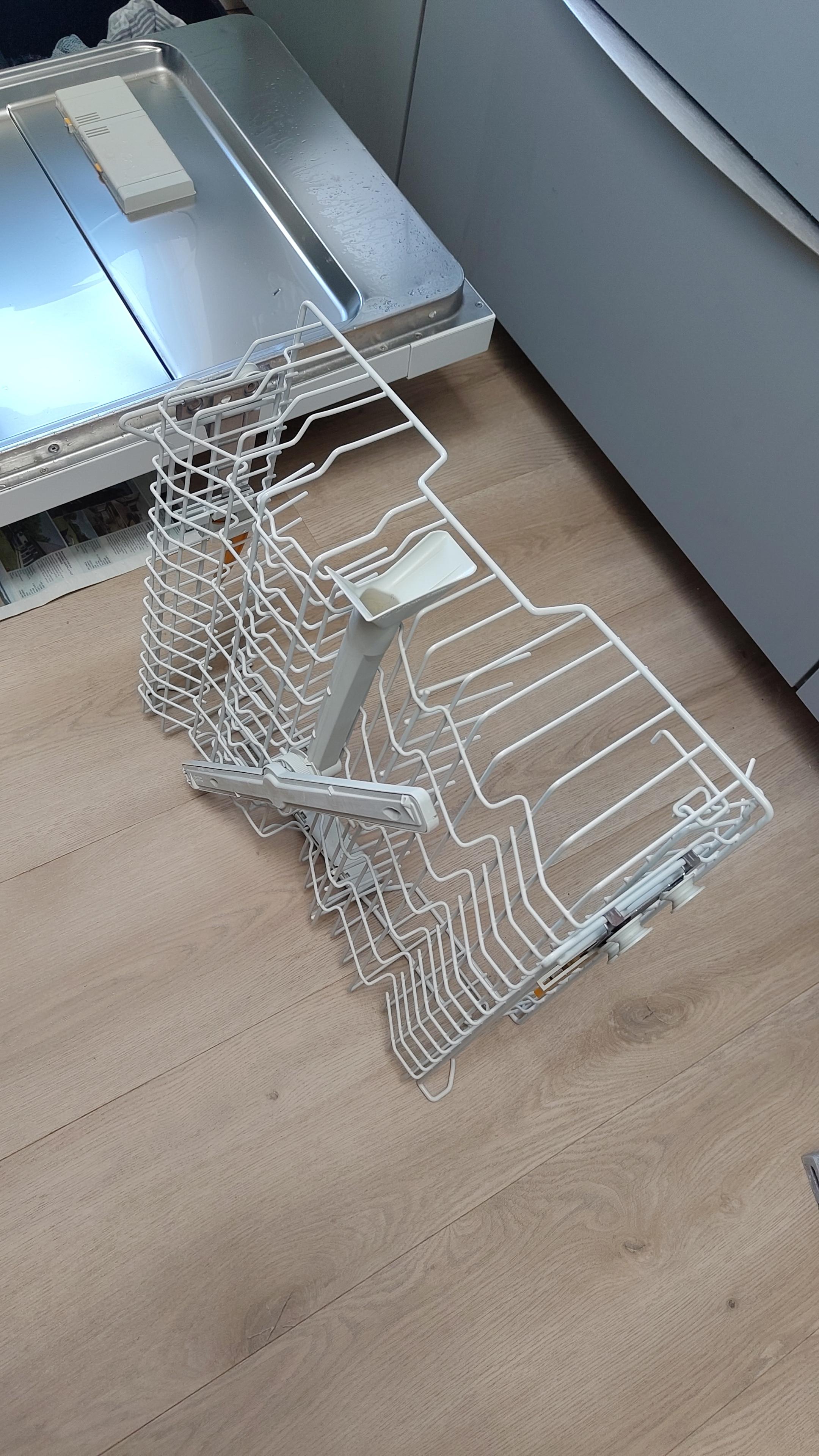 Kurv til opvasker med spulerarm.
